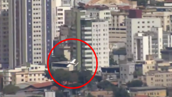 <p>Avioneta se estrella contra edificio en Belo Horizonte: fue captado en vivo por TV de Brasil</p>Avioneta se estrella contra edificio en Belo Horizonte: fue captado en vivo por TV de Brasil
