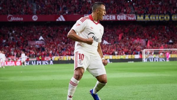 "Para los grandes momentos": prensa española se 'redime' con Alexis tras victoria del Sevilla
