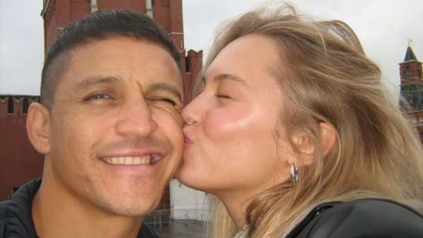 La tierna imagen de Alexandra Litvinova tras heroico gol de Alexis Sánchez
