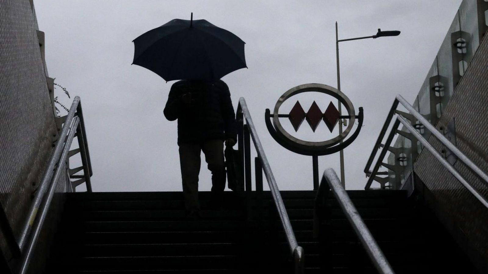 <p>¿Vuelve la lluvia a Santiago? Este es el pronóstico para los próximos días </p>
