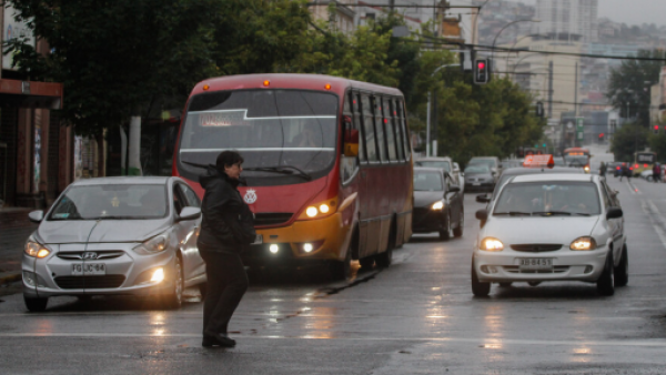 Alerta por sistema frontal en zona centro sur con tormentas eléctricas, lluvias y viento
