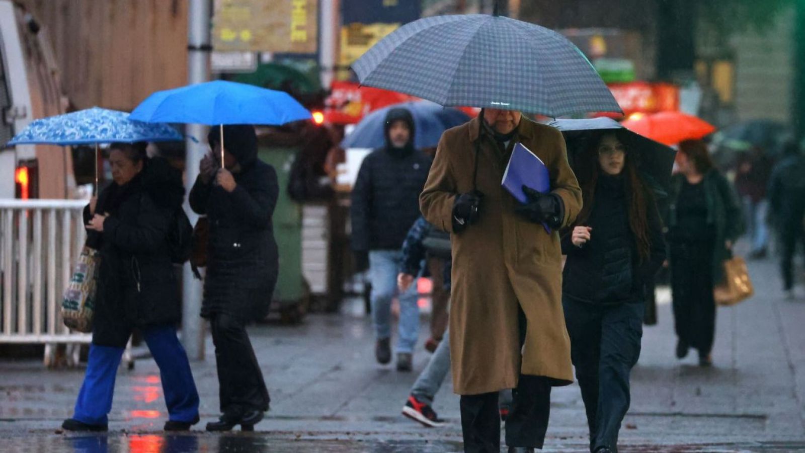 <p>Advierten 405 puntos críticos en la Región Metropolitana por lluvias</p>
