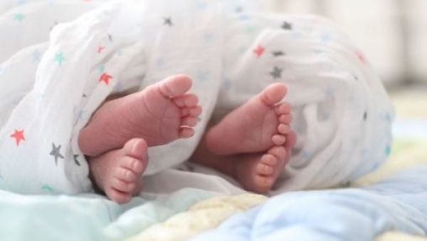 <p>Buscan voluntarios en Chile para abrazar a recién nacidos abandonados en hospitales</p>Buscan voluntarios en Chile para abrazar a recién nacidos abandonados en hospitales
