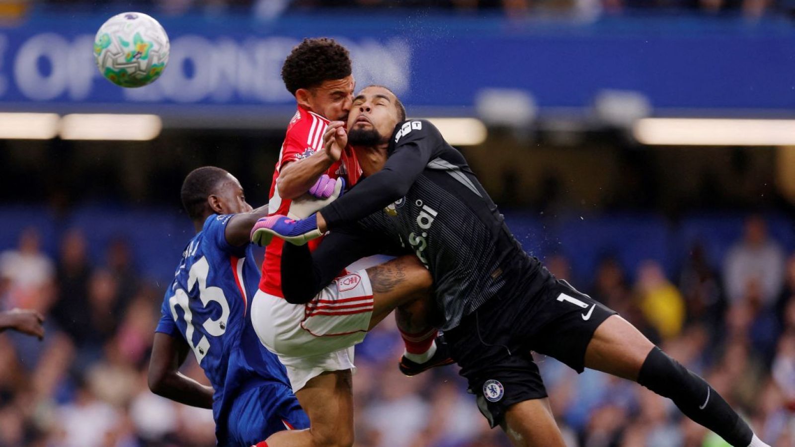 IMÁGENES SENSIBLES | Da escalofríos: así quedó el rostro de Morgan Gibbs-White
