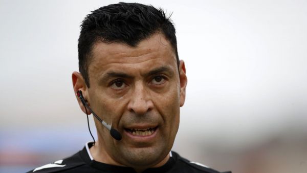 <p>Roberto Tobar</p>Aseguran que ANFP dio ultimátum a Tobar por bajo nivel del arbitraje chileno
