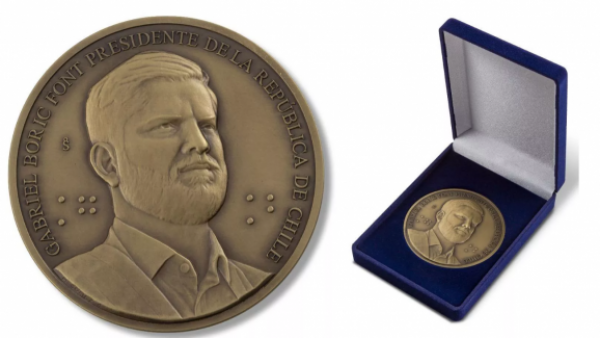 Ya a la venta: Conoce el precio y los detalles de la medalla del expresidente Gabriel Boric Font
