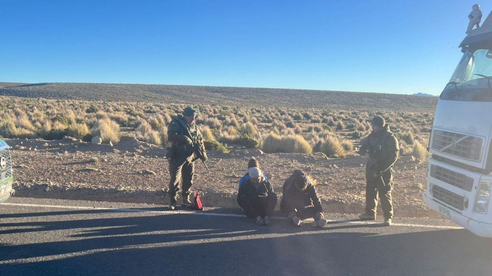 Carabineros incauta ocho toneladas de cobre ocultas en camiones hacia Perú
