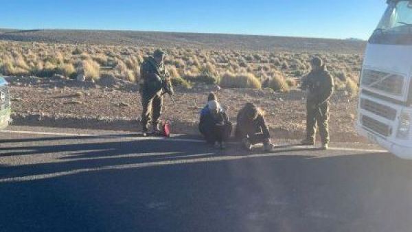 Carabineros incauta ocho toneladas de cobre ocultas en camiones hacia Perú
