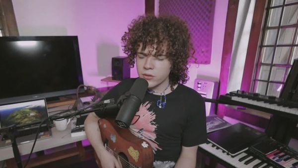 El pop experimental indie de Seba Lyon
