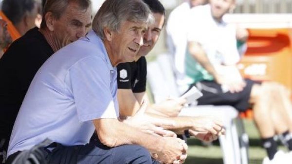 Llueven las críticas a Pellegrini luego del amargo empate del Real Betis
