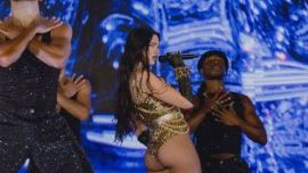 Dua Lipa demanda a Samsung por uso no autorizado de su imagen
