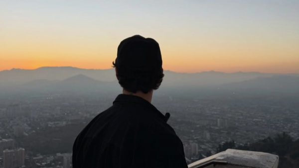 Joe Jonas disfruta de Santiago antes de los conciertos de Jonas Brothers en Chile
