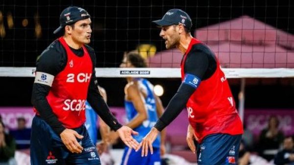 <p>TVN transmitirá las finales del Sudamericano de Vóleibol Playa: En el Team Chile competirán los primos Grimalt</p>TVN transmitirá las finales del Sudamericano de Vóleibol Playa: En el Team Chile competirán los primos Grimalt
