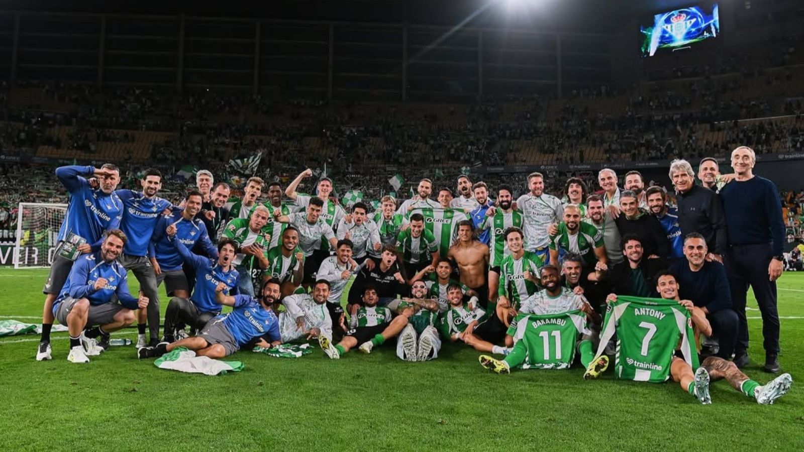 "Barrio de la alegría": Así reaccionaron en España tras histórica clasificación del Real Betis de Manuel Pellegrini a la Champions League
