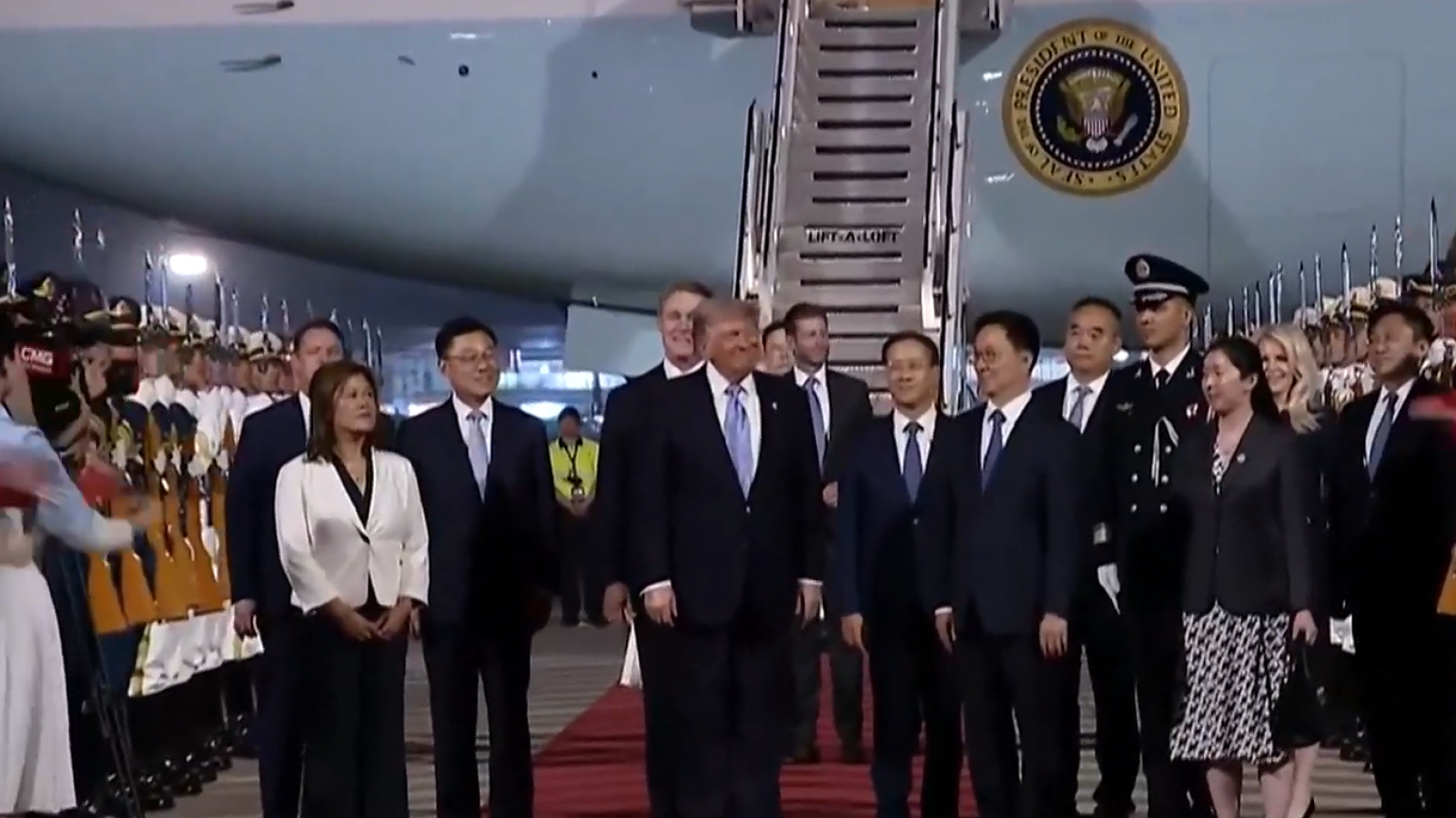 Así fue la llegada de Trump a China para reunirse con Xi Jinping
