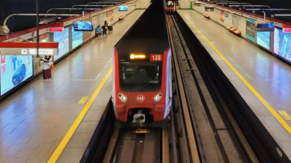 <p>Revelan posible tarifa de la futura Línea A de Metro de Santiago al aeropuerto</p>Revelan posible tarifa de la futura Línea A de Metro de Santiago al aeropuerto
