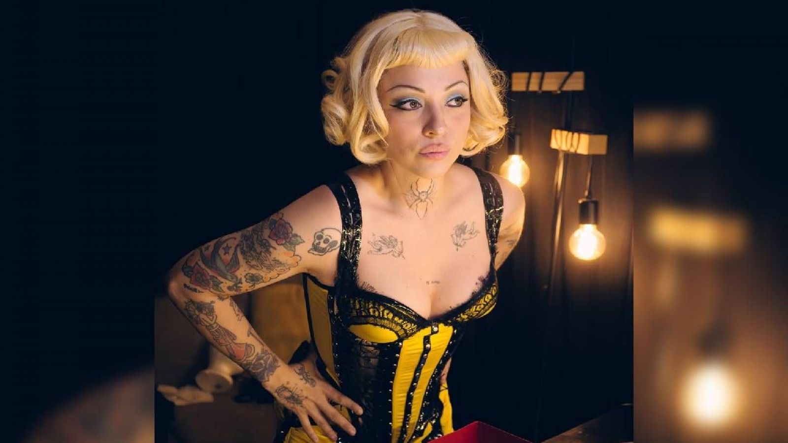 <p>Dejó atrás el rubio: Mon Laferte sorprende con radical cambio de look</p>
