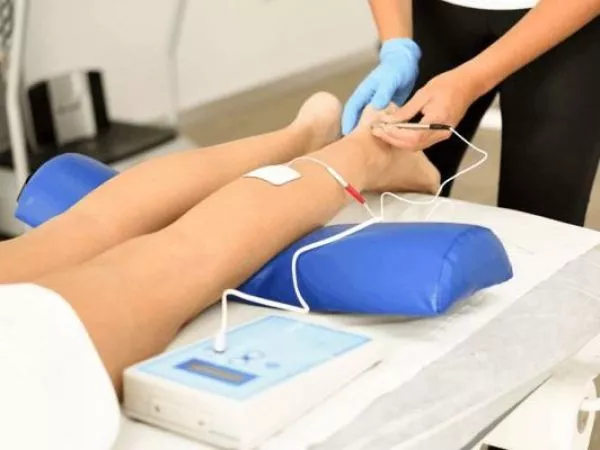 Estudio U. de Chile prueba terapia eléctrica para aliviar el dolor menstrual