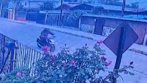 <p>Motochorro terminó atropellado tras intentar asaltar a una mujer en Independencia</p>Motochorro terminó atropellado tras intentar asaltar a una mujer en Independencia
