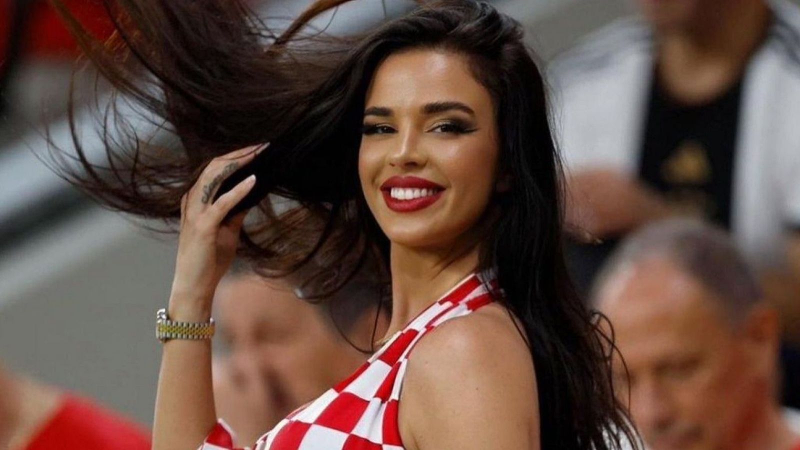 Han pasado cuatro años: Así luce hoy Ivana Knöll, la hincha que causó furor en el Mundial de Qatar

