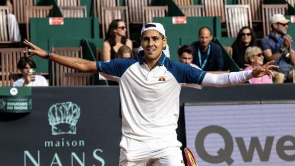 ¡Grande Jano! Alejandro Tabilo ganó y luego ayudó a su rival
