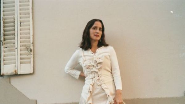 Julieta Venegas explora su origen en su primer libro "Norteña. Memorias del comienzo"
