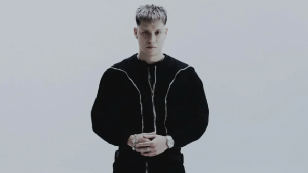 <p>"Euforia": El nuevo álbum de Kidd Voodoo que esta cargado de honestidad y melancolía</p>"Euforia": El nuevo álbum de Kidd Voodoo que está cargado de honestidad y melancolía
