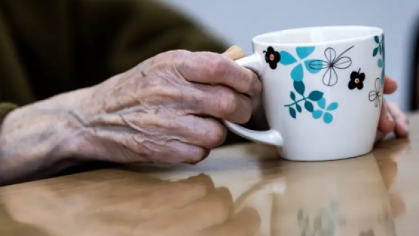 <p>Japón lucha por salvar a los ancianos de morir solos</p>Japón lucha por salvar a los ancianos de morir solos

