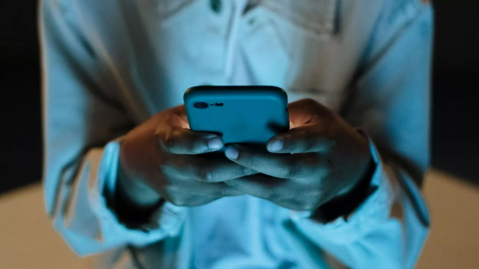 Más convivencia y mejor disposición: Destacan los primeros efectos tras restricción del uso de celulares en colegios
