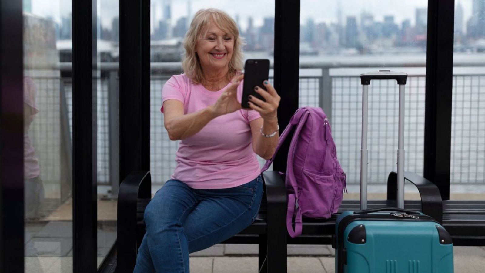 <p>Lanzan "truco" para usar IA y conseguir pasajes de bus más baratos para viajar por Chile</p>
