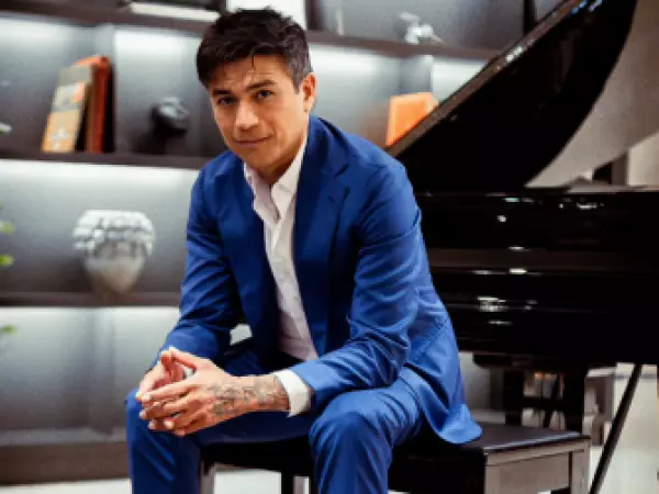 Américo confirma concierto en Barcelona en medio de polémica por arraigo nacional