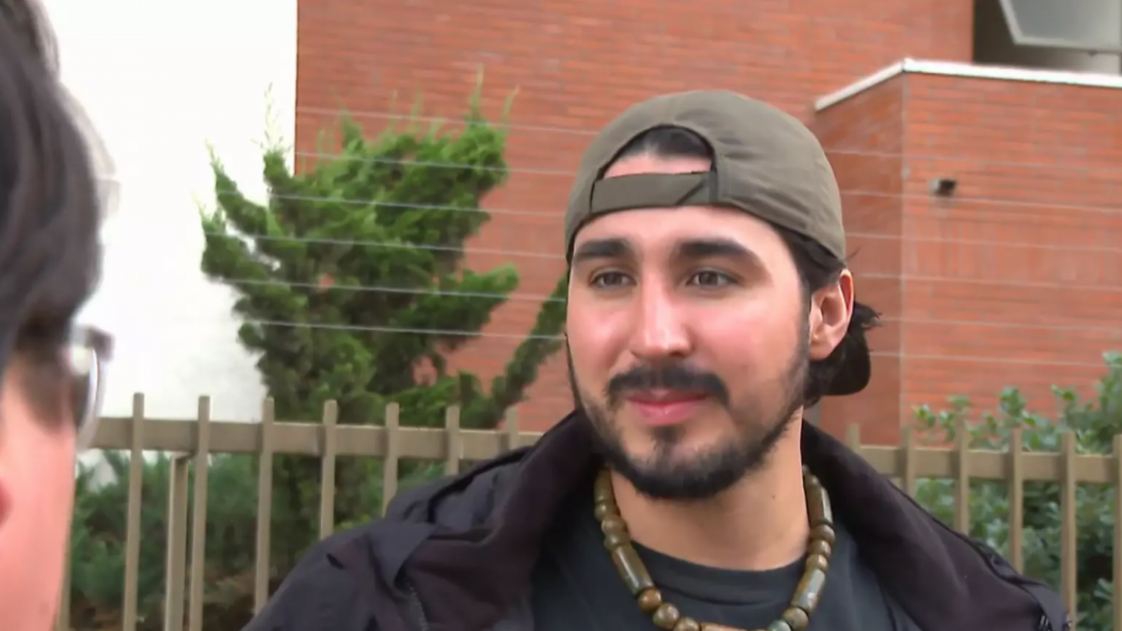 Influencer mexicano recupera parte de sus equipos robados en Valparaíso: un menor fue detenido por receptación
