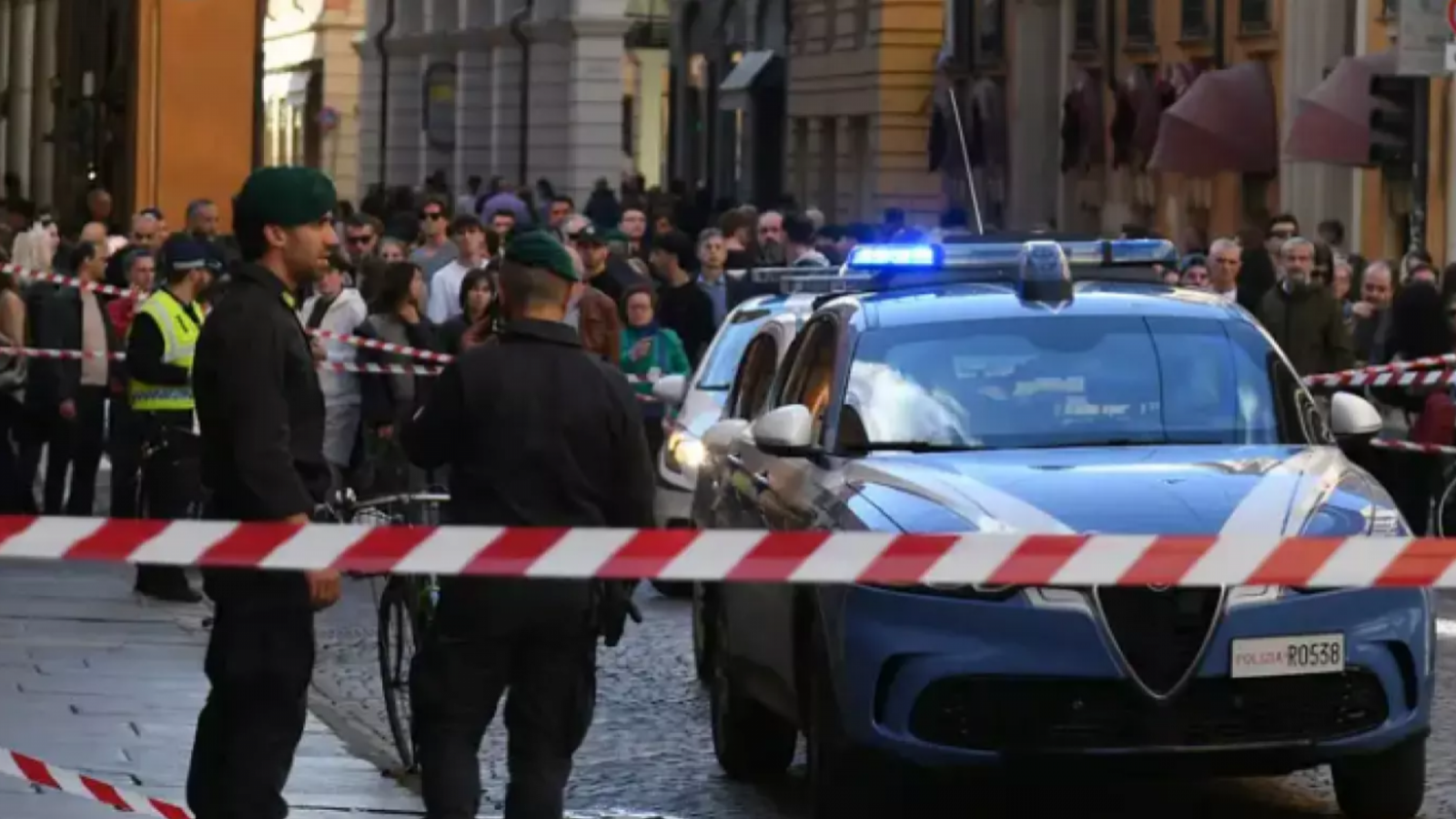 Investigan posible atentado tras atropello masivo en Italia: hay varios heridos graves
