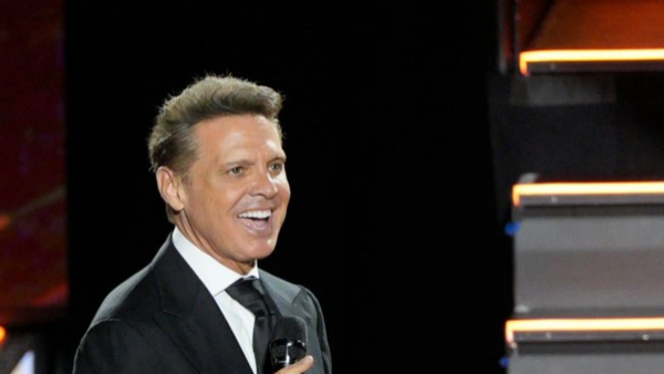 Entorno de Luis Miguel desmiente hospitalización en Nueva York tras rumores en redes sociales
