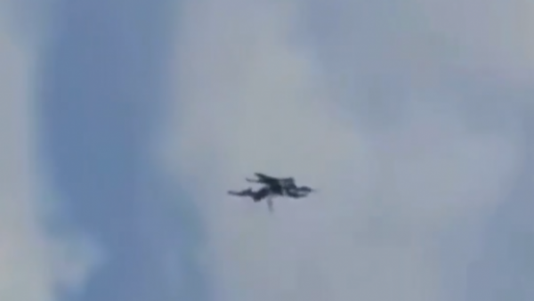 Dos aviones militares colisionan en pleno show aéreo en Estados Unidos
