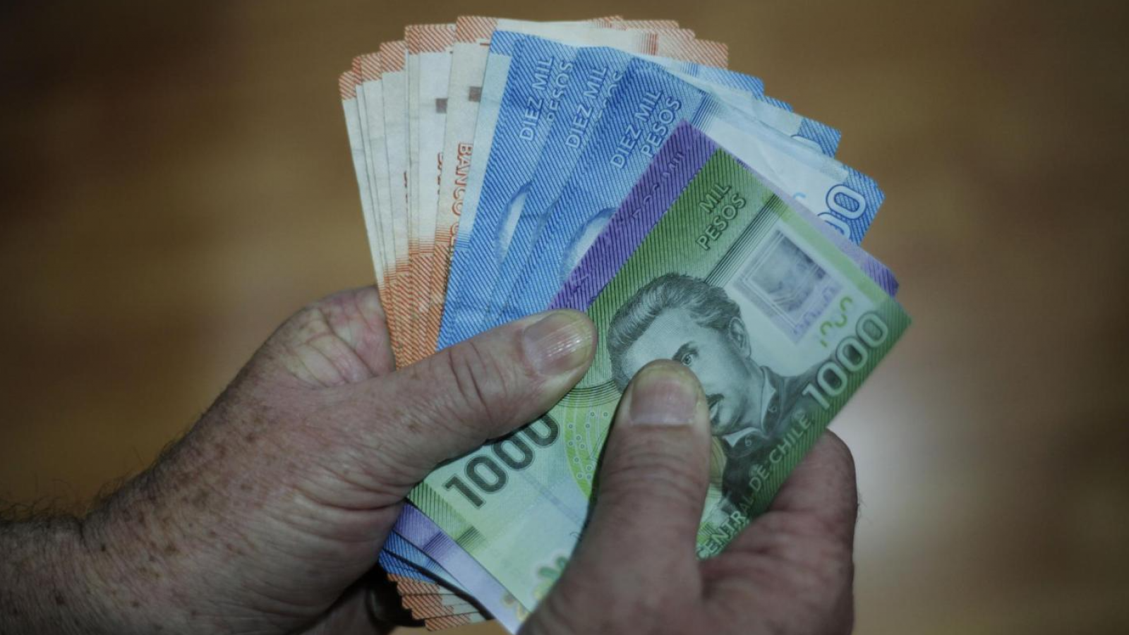 <p>Pensión Garantizada Universal subirá a $250 mil mientras estudio advierte presión fiscal y propone elevar edad de jubilación</p>
