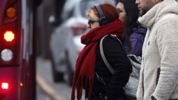 Termómetros caen en gran parte del país y Santiago marca la mañana más helada