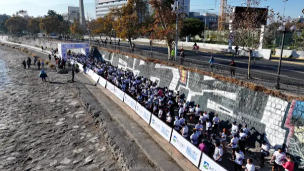 Se presentan más de mil personas en la corrida por la recuperación del Río Mapocho