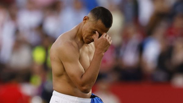 "Fue evidente": El gesto de Alexis Sánchez que captó la prensa española
