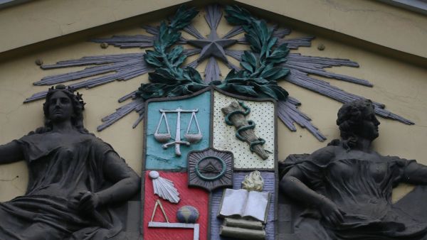 Universidad de Chile informa que revisará el contrato con Azul Azul
