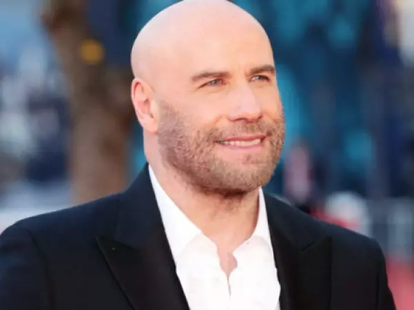 ¿Se hizo retoques? El nuevo aspecto de John Travolta llama la atención
