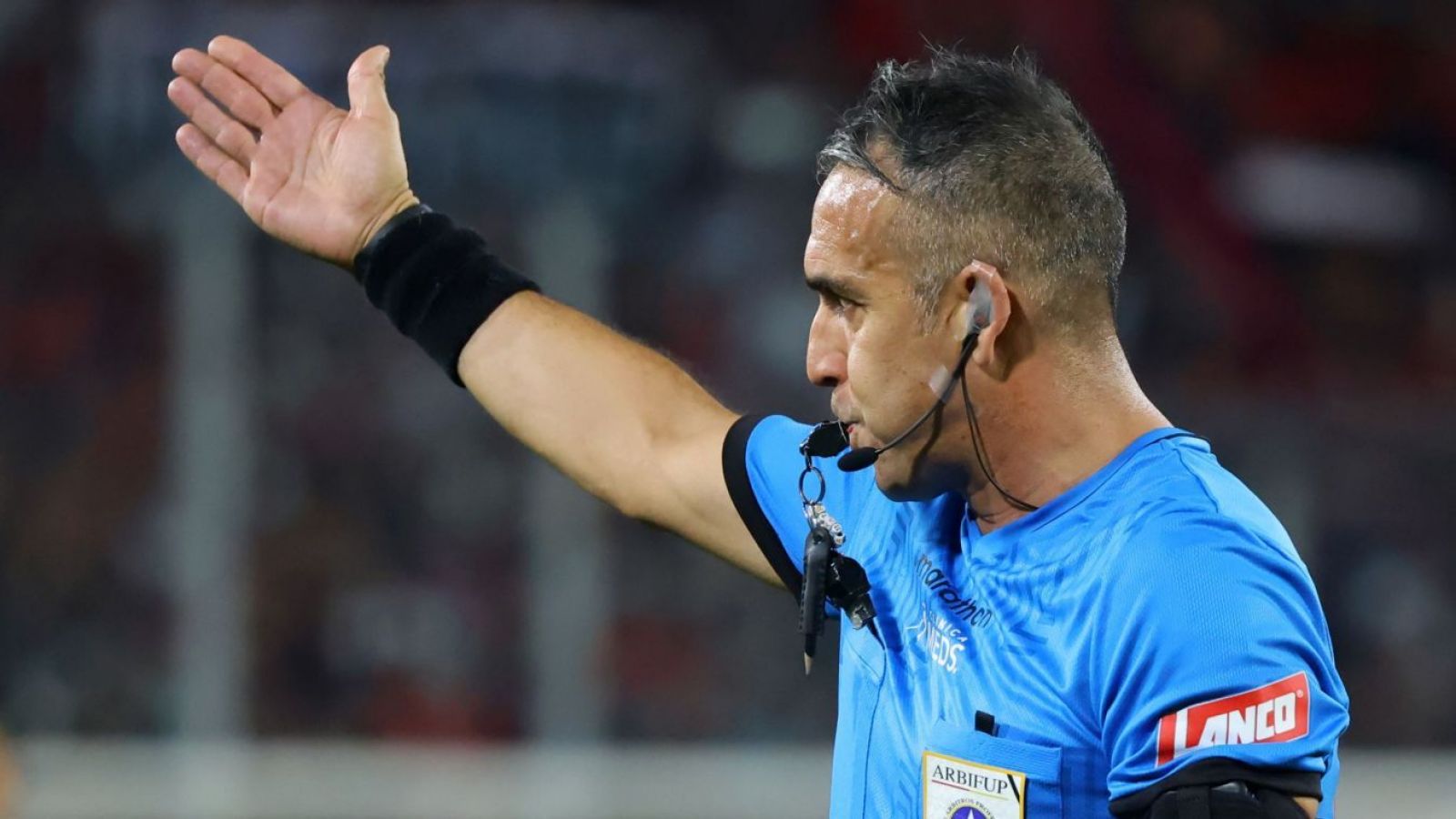 "Te doy un consejo: retírate, porque estas formas de actuar no le hacen bien al fútbol chileno"
