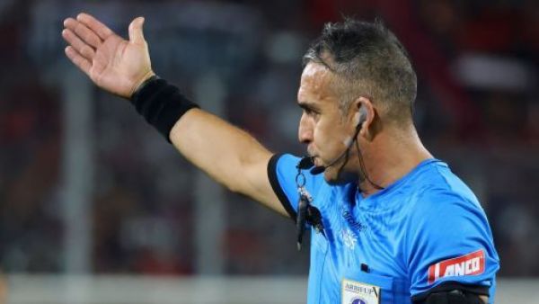 "Te doy un consejo: retírate, porque estas formas de actuar no le hacen bien al fútbol chileno"
