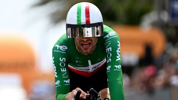 Giro de Italia: Filippo Ganna domina la prueba contrarreloj con sólido registro
