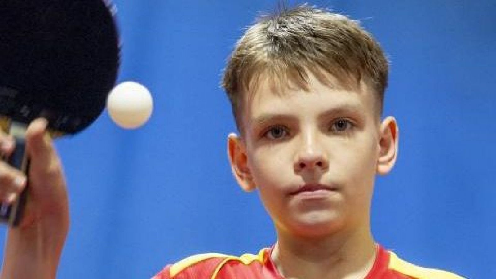 ¡Compitió en un torneo adulto! Locura por niño prodigio del tenis de mesa
