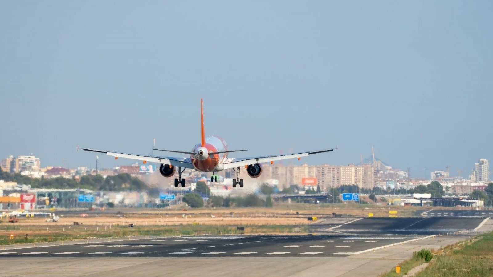 Cómo Turavion ayuda a optimizar costos en tus viajes de negocios
