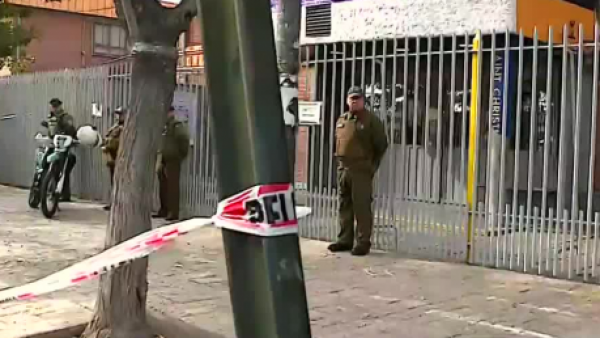 <p>La Granja: denuncian que apoderadas dispararon contra alumna en colegio</p>La Granja: denuncian que apoderadas dispararon contra alumna en colegio
