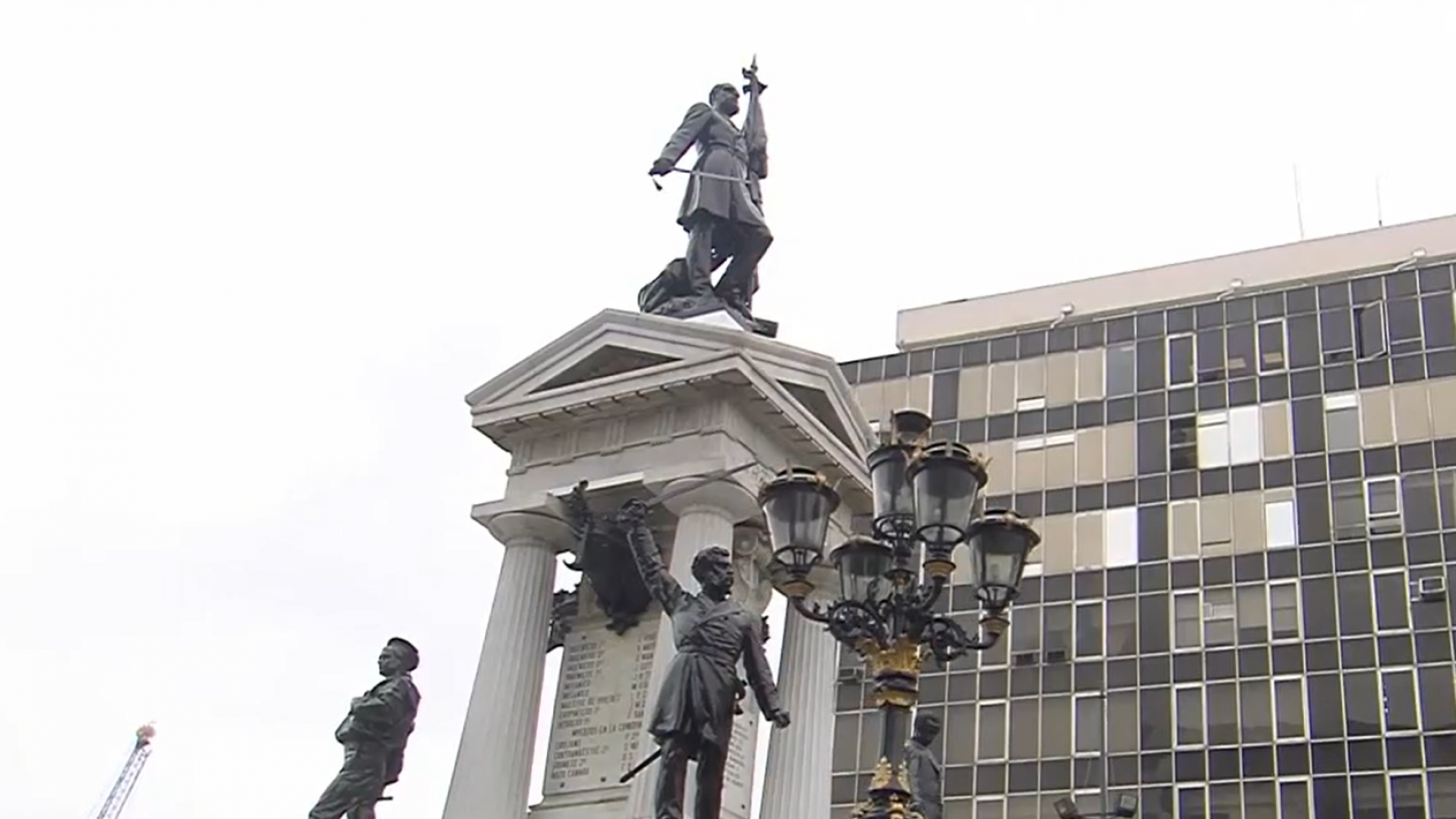Financiado con una colecta popular: Los detalles históricos del Monumentos a los Héroes de Iquique
