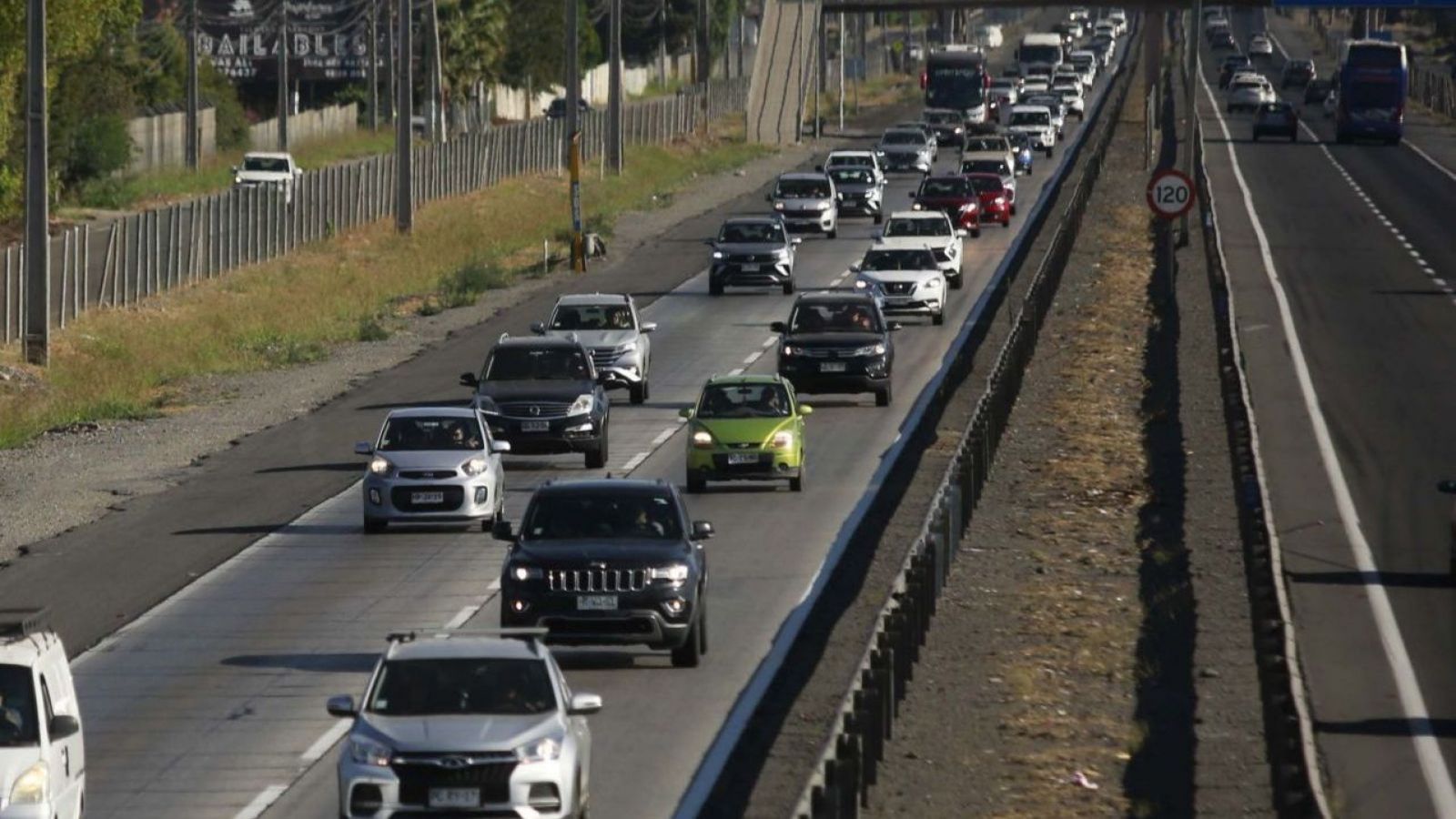 Fin de semana largo: Cerca de 500 mil vehículos saldrán de la RM sin medidas especiales en carreteras

