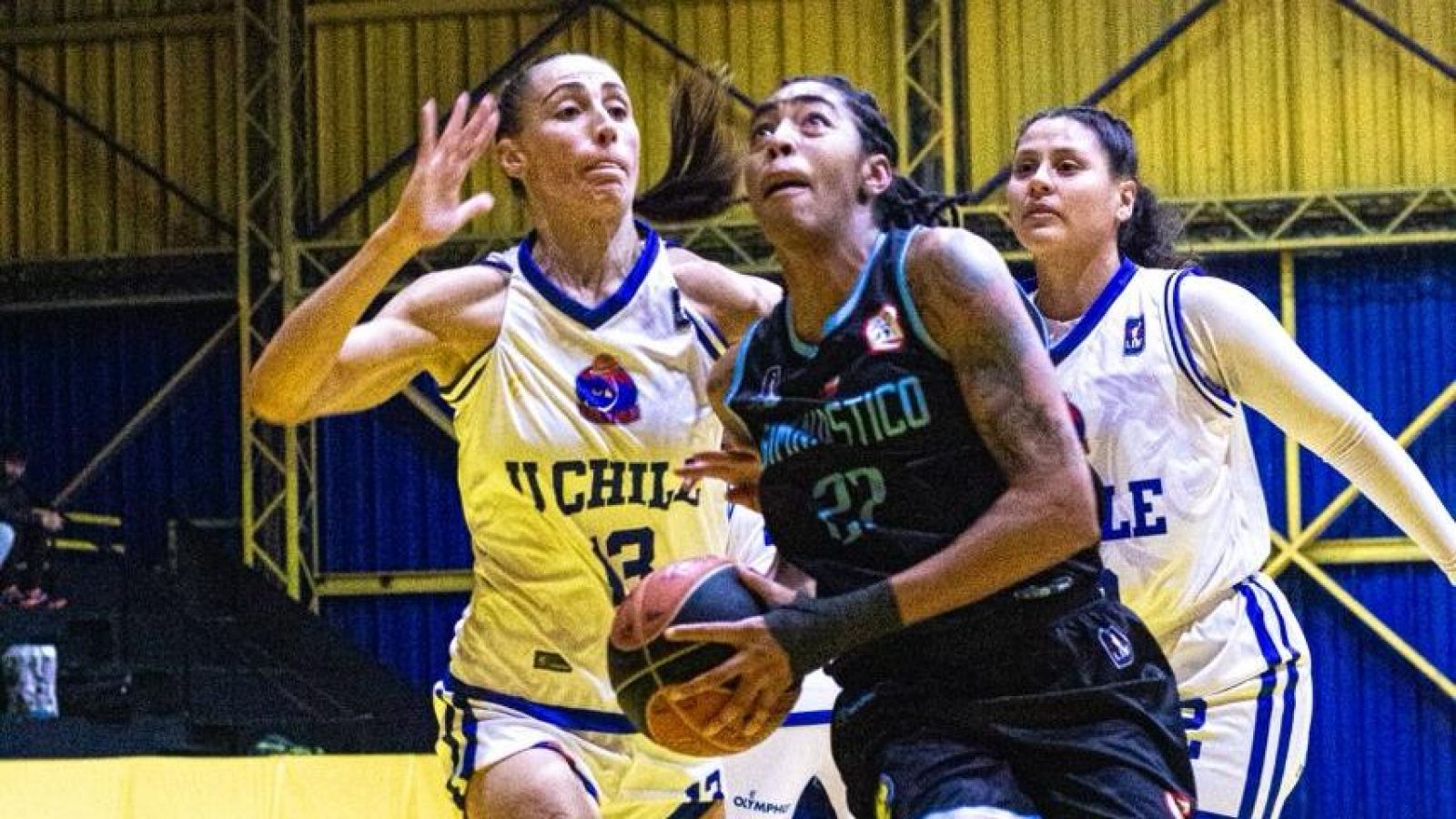 Sigue la acción de la LNF: TVN transmitirá el duelo entre Azul y Rojo vs Gimnástico
